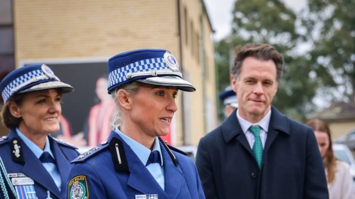 'Stop the killing, stop the dying': Hero cop honoured after Sydney mall stabbing 'Stop the killing, stop the dying': Hero cop honoured after Sydney mall stabbing
