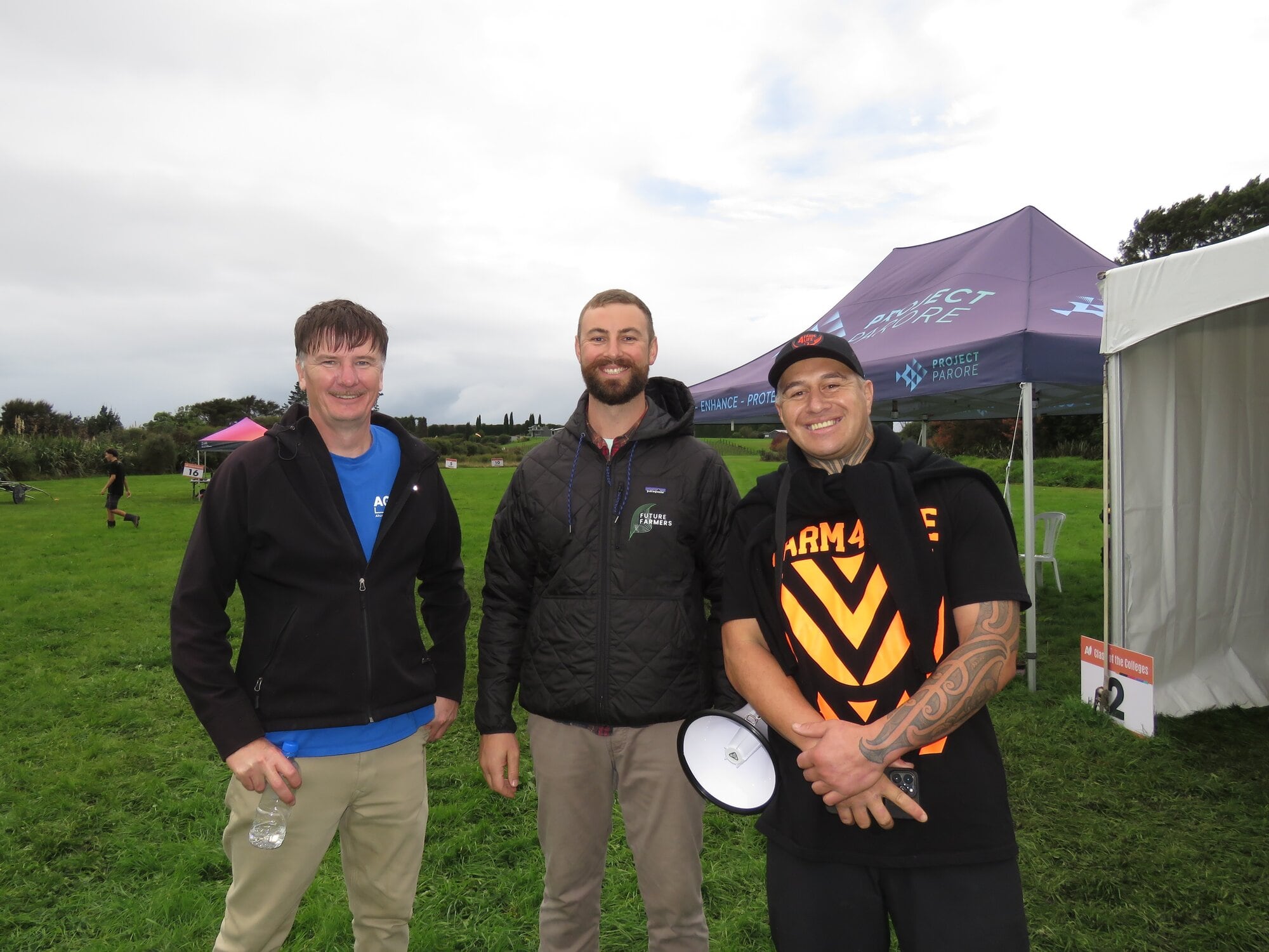  Agri Futures general manager Daniel O&rsquo;Regan, Kenna family kiwifruit orchards manager Daniel Kenna, and event MC Tangaroa Walker. Photo / Merle Cave