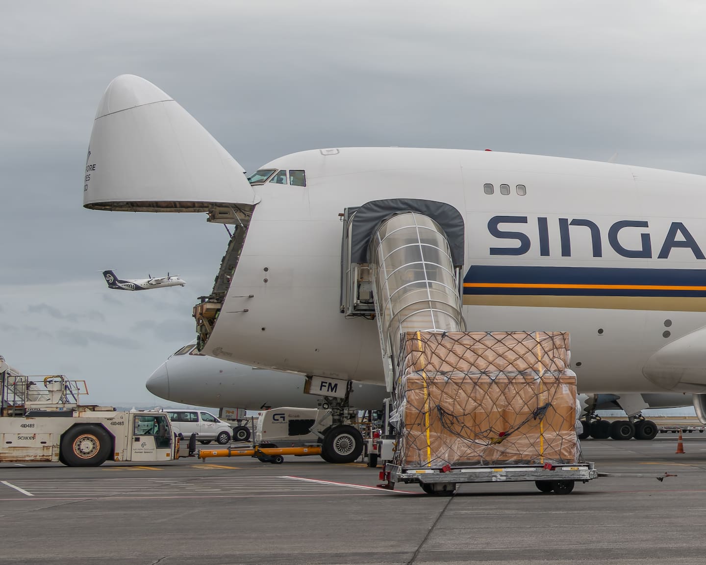 Cargo freight with Singapore Airlines at Auckland Airport.