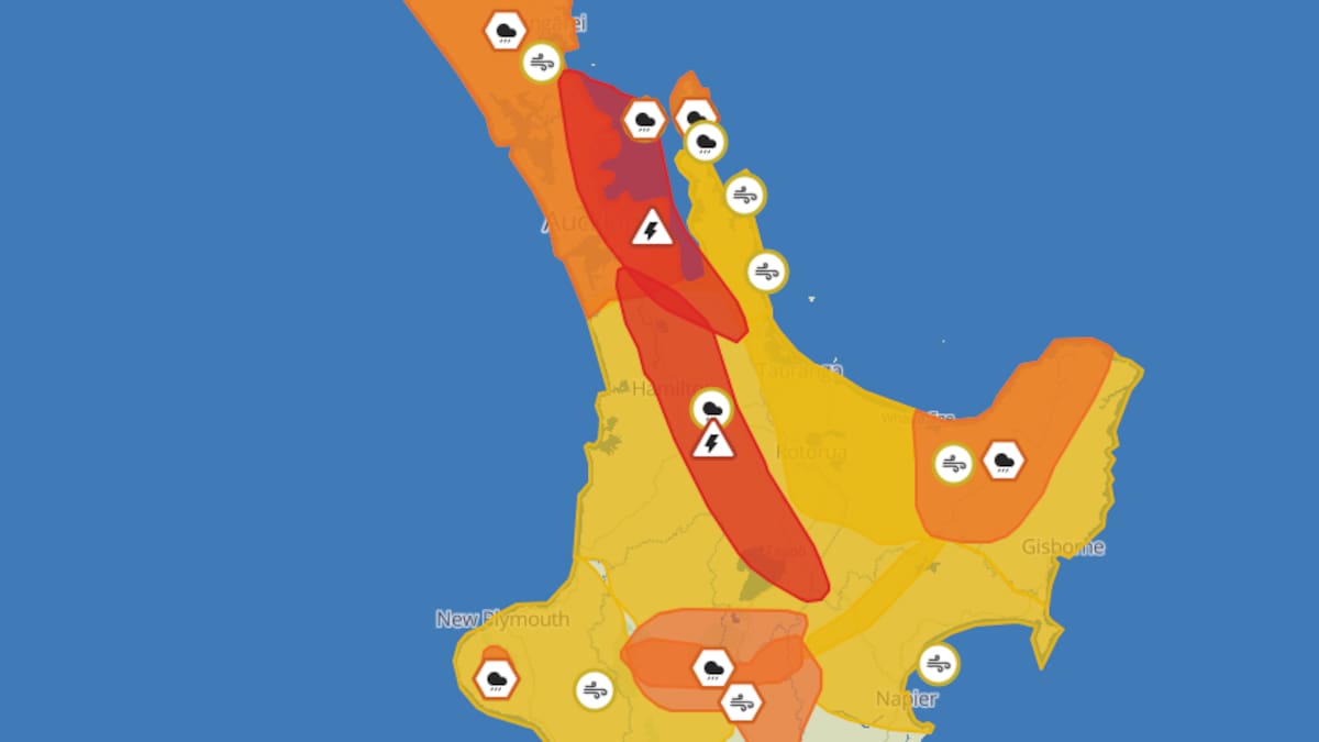 Thunderstorm warnings across top half of North Island as heavy rain lashes Akl Thunderstorm warnings across top half of North Island as heavy rain lashes Akl