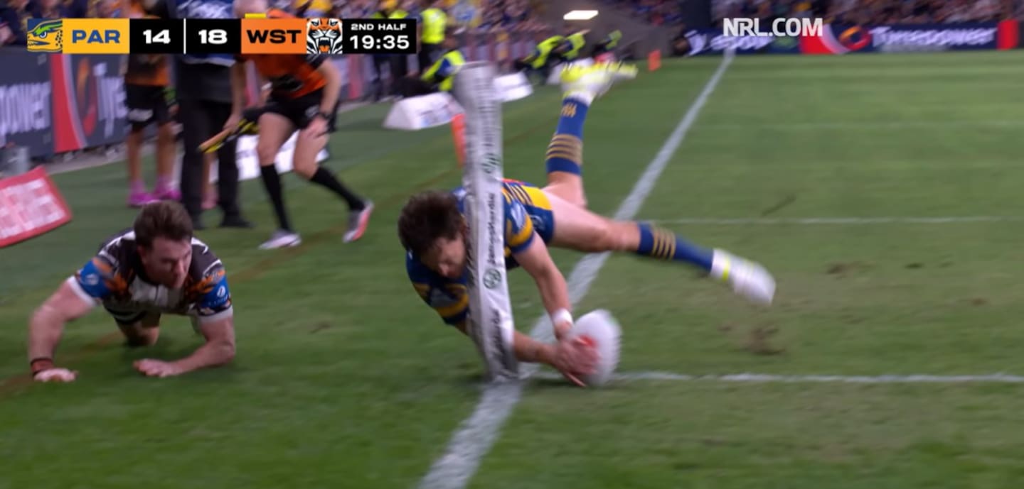 Apa Twidle scores his first try in the NRL. Photo / NRL.com