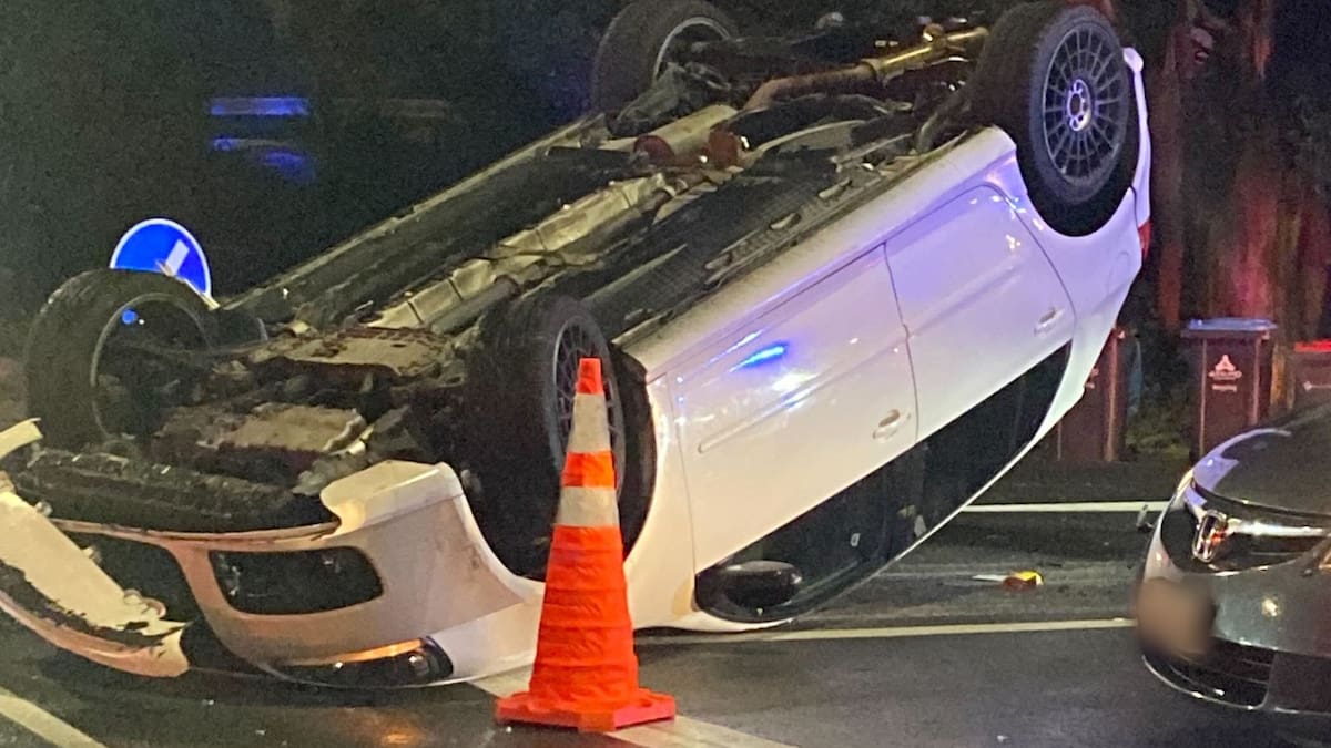 Traffic delays after car flips on roof at busy West Auckland intersection Traffic delays after car flips on roof at busy West Auckland intersection