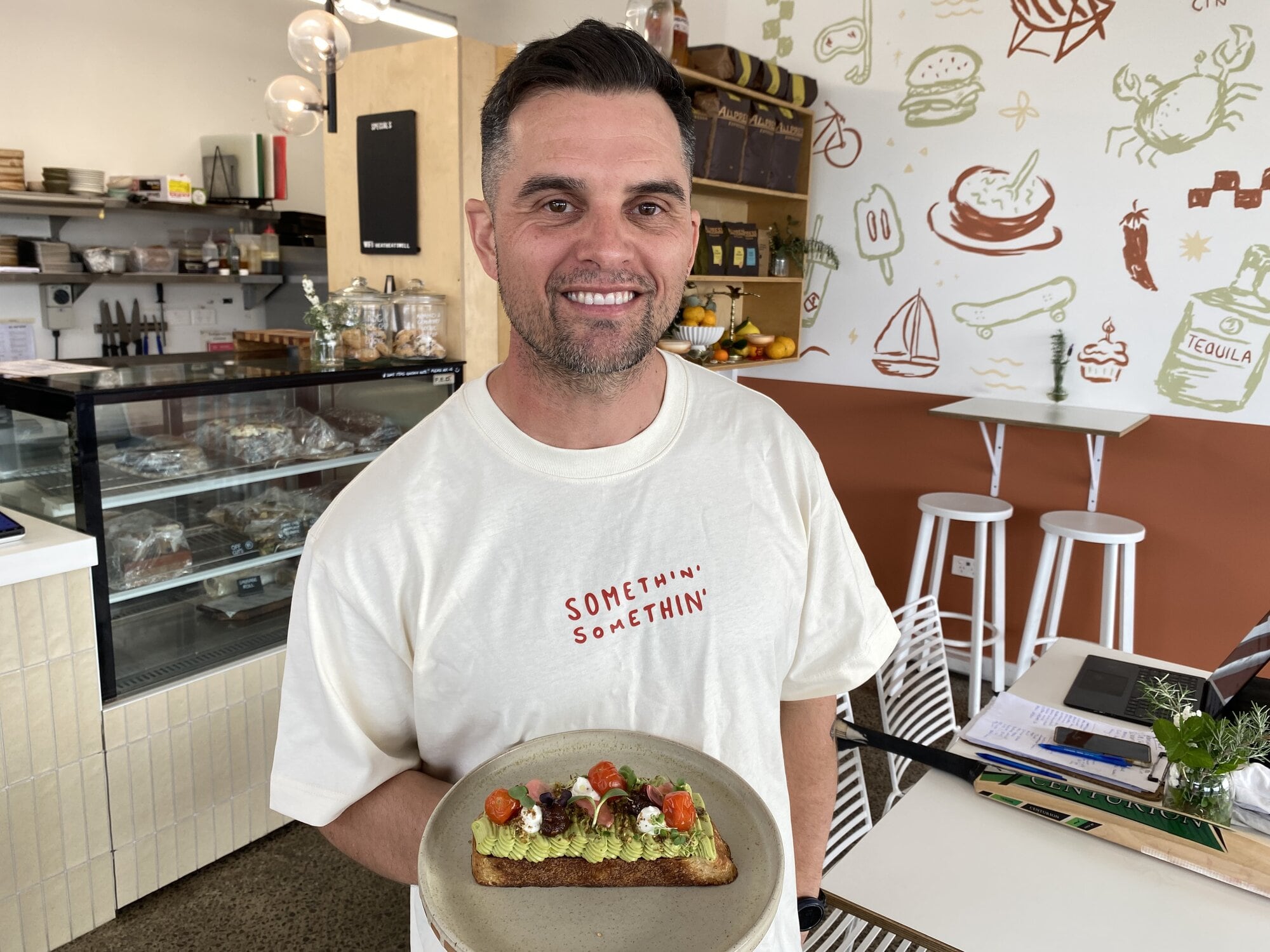  Somethin’ Somethin’ owner Nathan Turley set a culinary Captains Challenge, recreating a new avocado dish on sourdough. Photo / Rosalie Liddle Crawford.