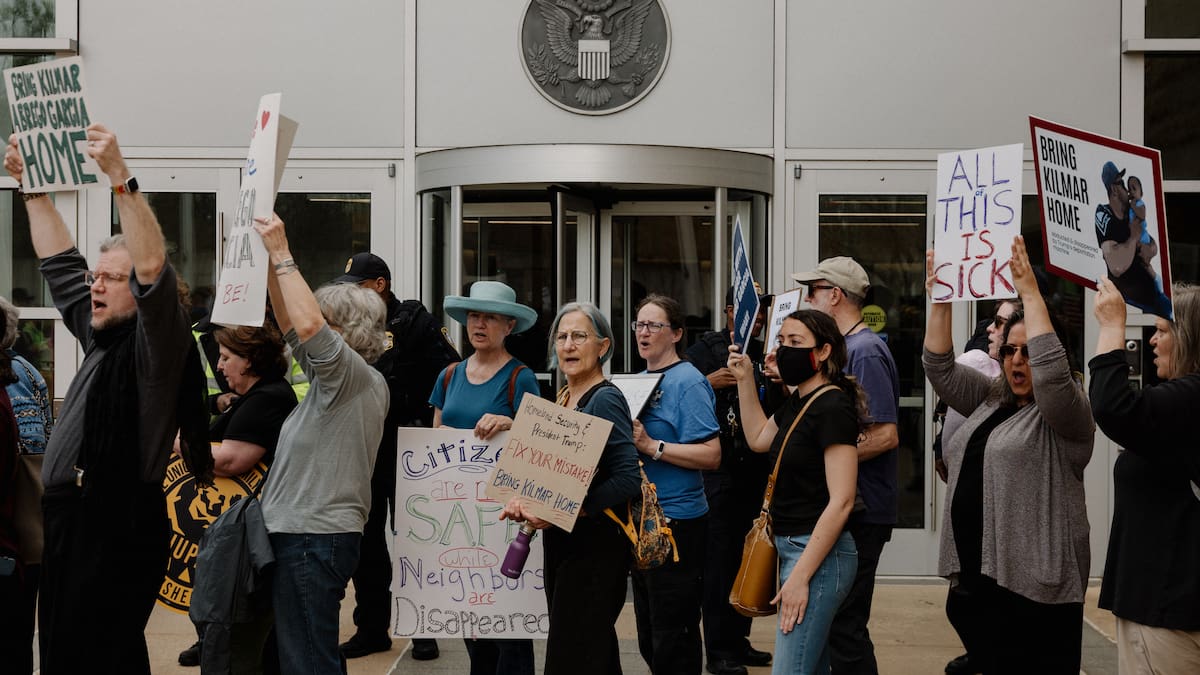 US Supreme Court briefly pauses order to return deportee from El Salvador – NZ Herald US Supreme Court briefly pauses order to return deportee from El Salvador – NZ Herald