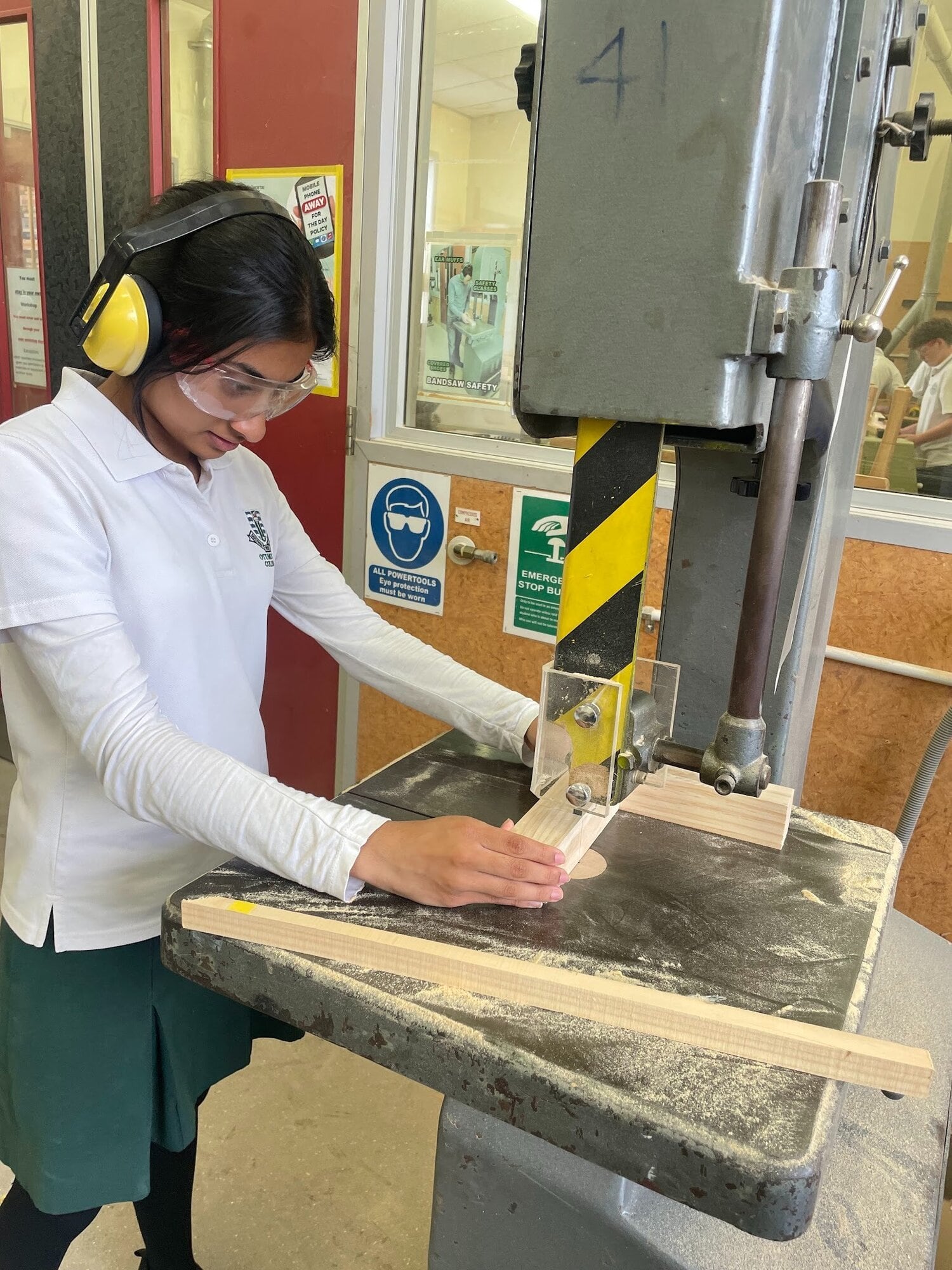 Ōtūmoetai College student Zainab Harmine making her seat.