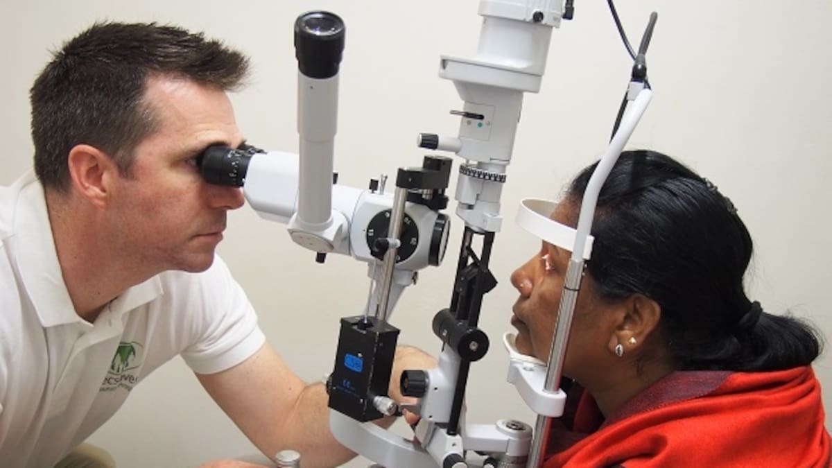Whanganui optometrist Ian Russell helps train eye-care workers in ...