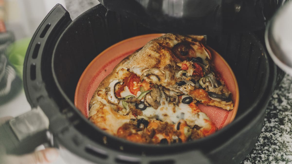 Reheating pizza with water: Content creator’s hack sparks debate Reheating pizza with water: Content creator’s hack sparks debate