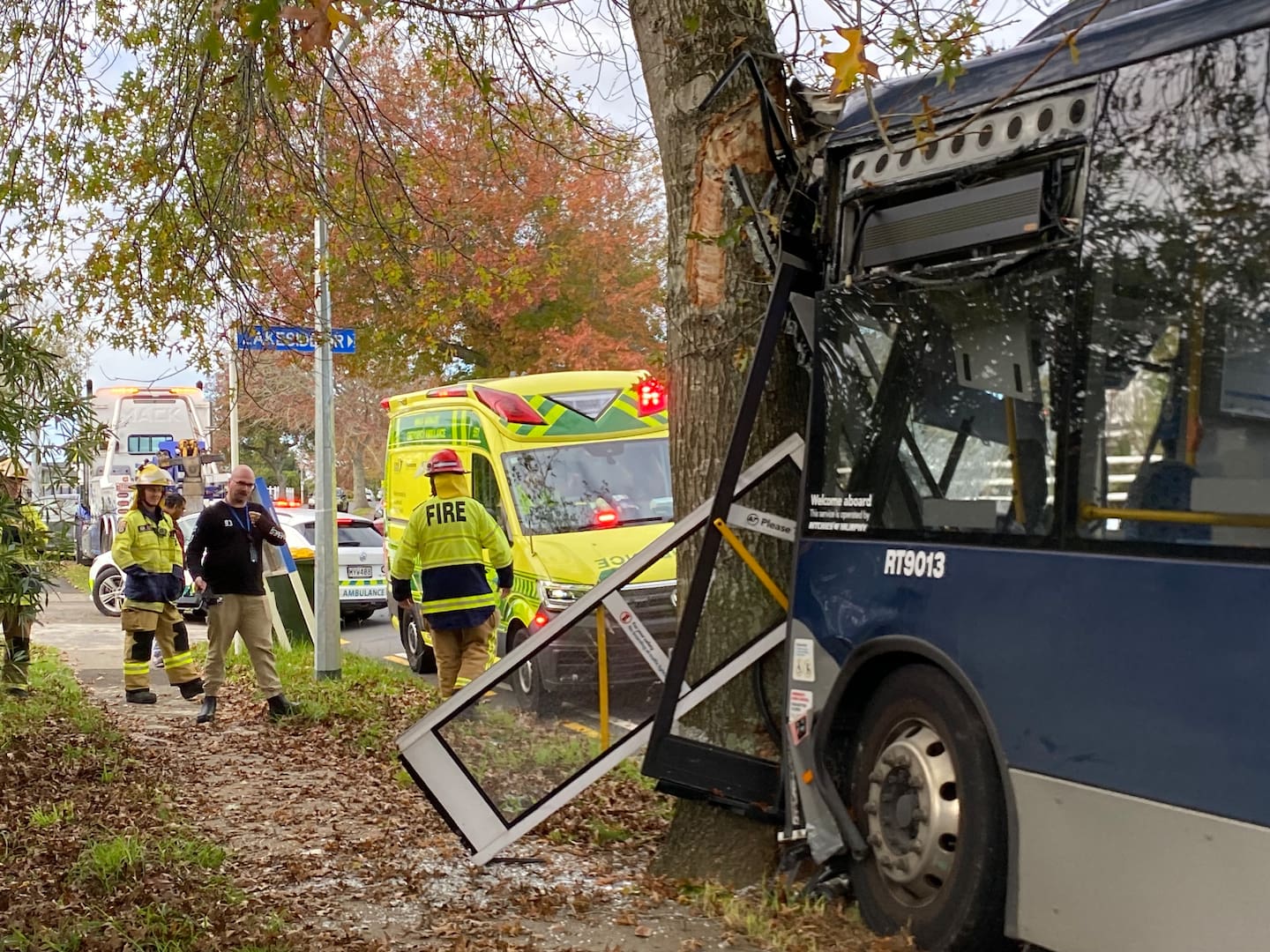 Three people were hospitalised after bus carrying school kids crashed.