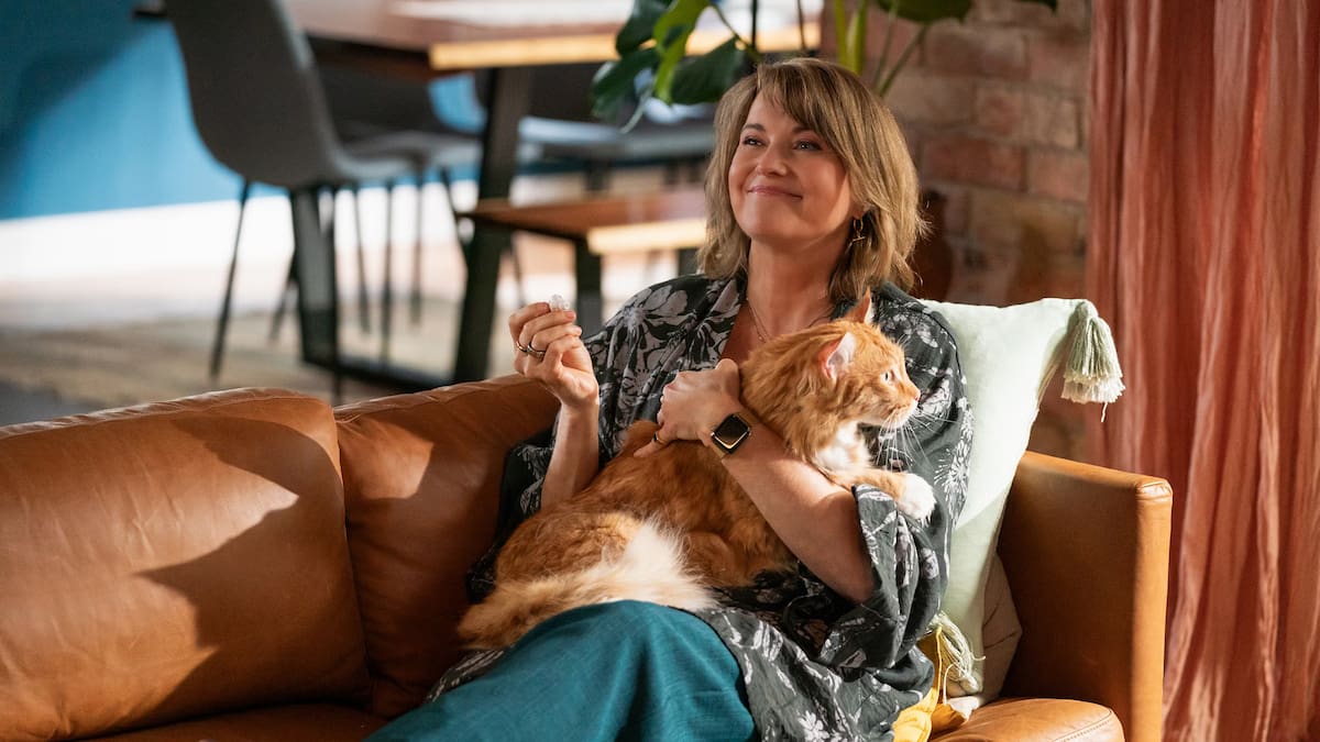 Lucy Lawless demands justice for ‘brutish’ shooting of cat co-star Lucy Lawless demands justice for ‘brutish’ shooting of cat co-star