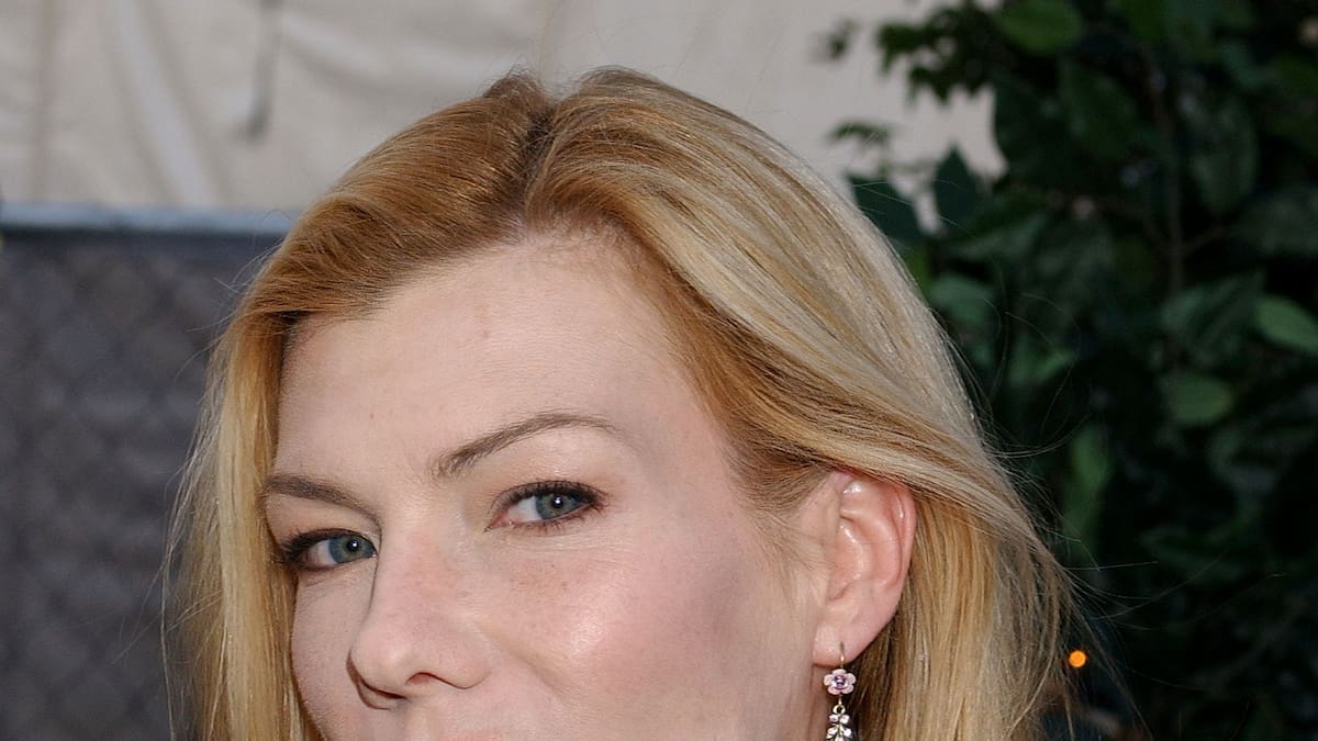 Star Trek actress Stephanie Niznik dies at 52 - NZ Herald