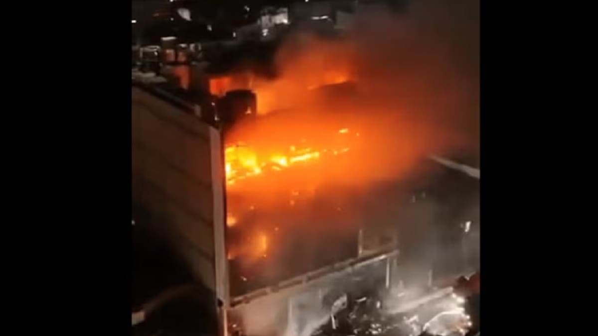 Blaze at Iraqi shopping centre claims 50-plus victims, injures dozens Blaze at Iraqi shopping centre claims 50-plus victims, injures dozens