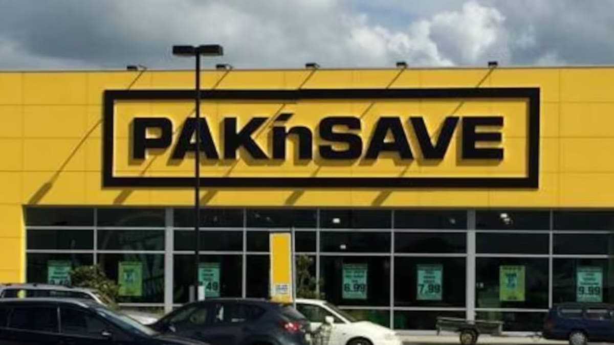 Police investigating alleged extortion attempt by security guard on Auckland supermarket shopper Police investigating alleged extortion attempt by security guard on Auckland supermarket shopper