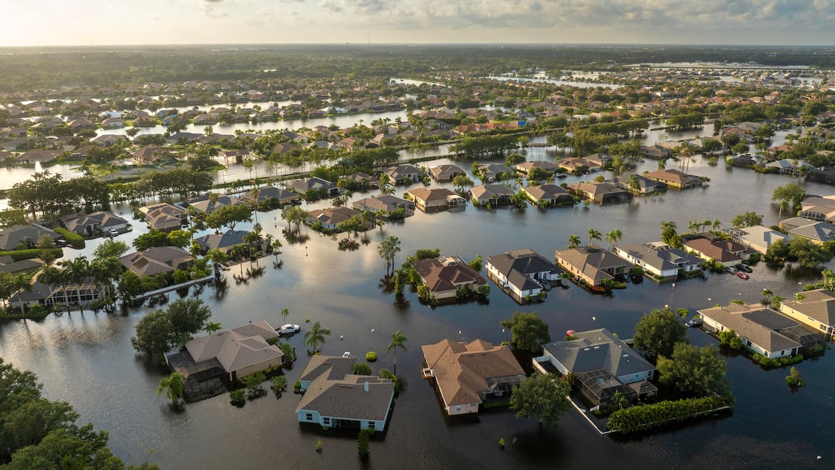 Flood-risk US counties see residents move out again Flood-risk US counties see residents move out again