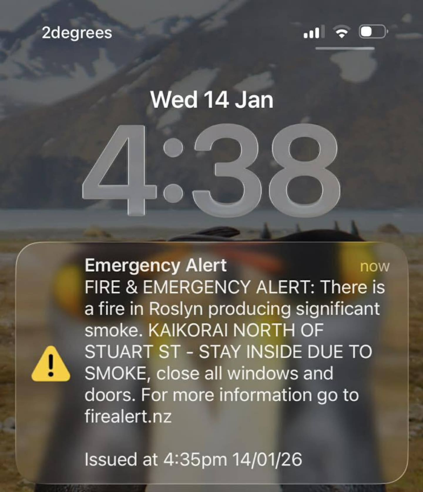 Dunedin locals have received an emergency alert urging them to stay inside after a fire broke out in Roslyn.