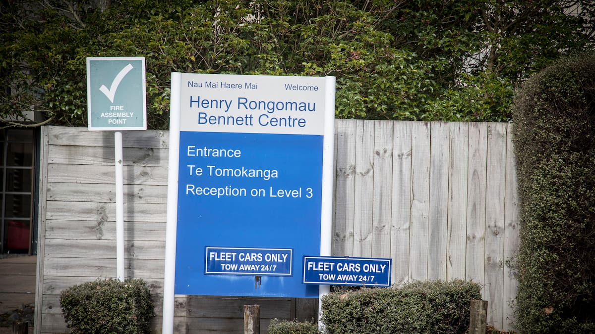 11yo girl misidentified by police handcuffed, injected with antipsychotic drugs at Waikato mental health facility 11yo girl misidentified by police handcuffed, injected with antipsychotic drugs at Waikato mental health facility