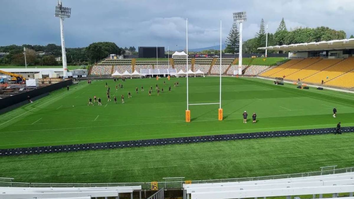 Rugby player punched, hospitalised during post-game handshakes Rugby player punched, hospitalised during post-game handshakes
