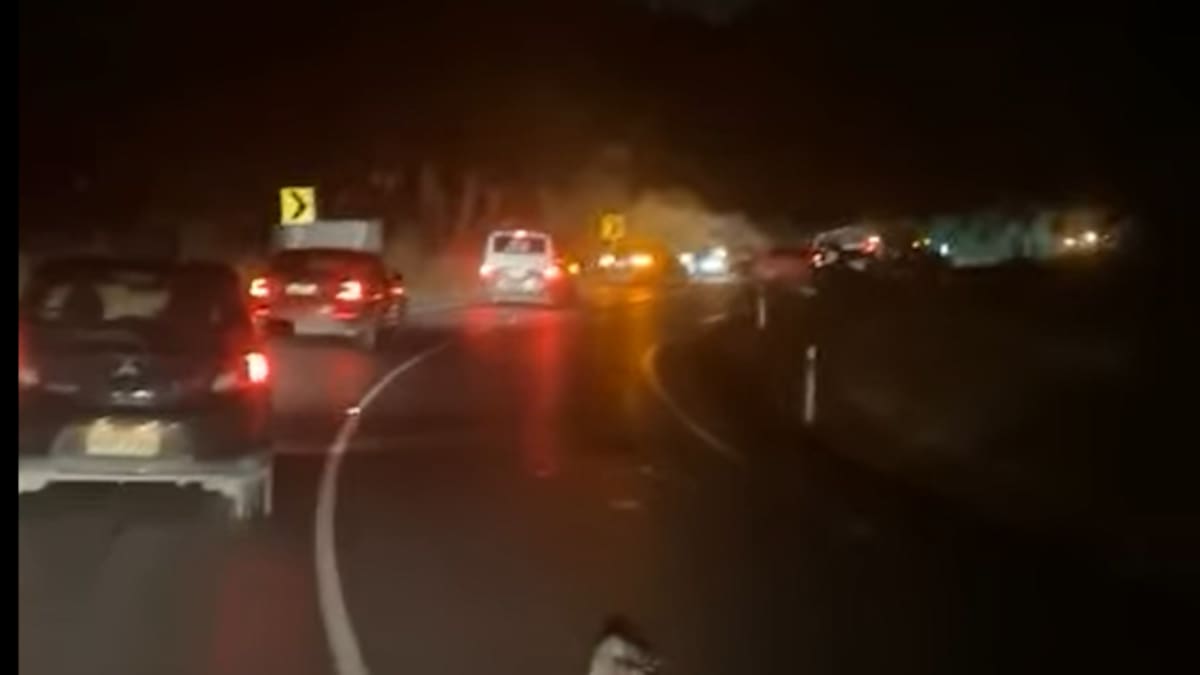 Waimauku road closed, people injured after head-on crash Waimauku road closed, people injured after head-on crash