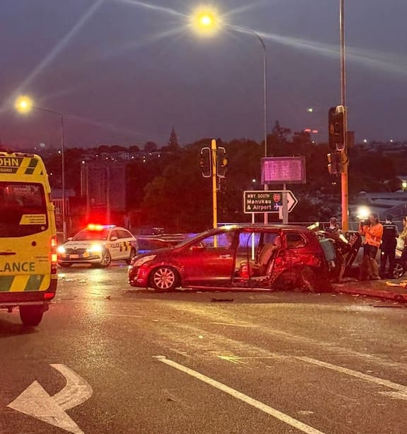 Auckland crash Facebook post misidentifies 'drunk driver', police warn - NZ Herald