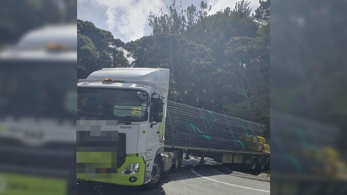 Authorities refuse to enforce Brynderwyns detour ban following truck crash – New Zealand Herald