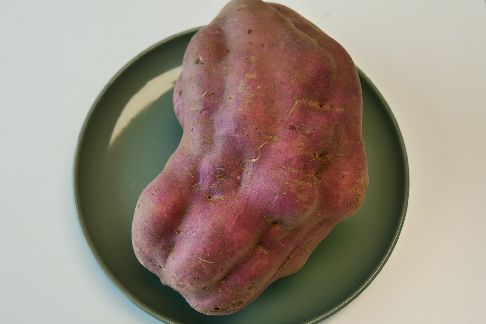  The giant kūmara weighs 2.68kg.
