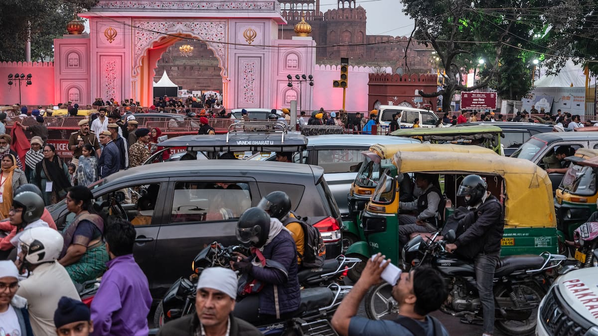 India orders a tracking app to be installed in all smartphones India orders a tracking app to be installed in all smartphones