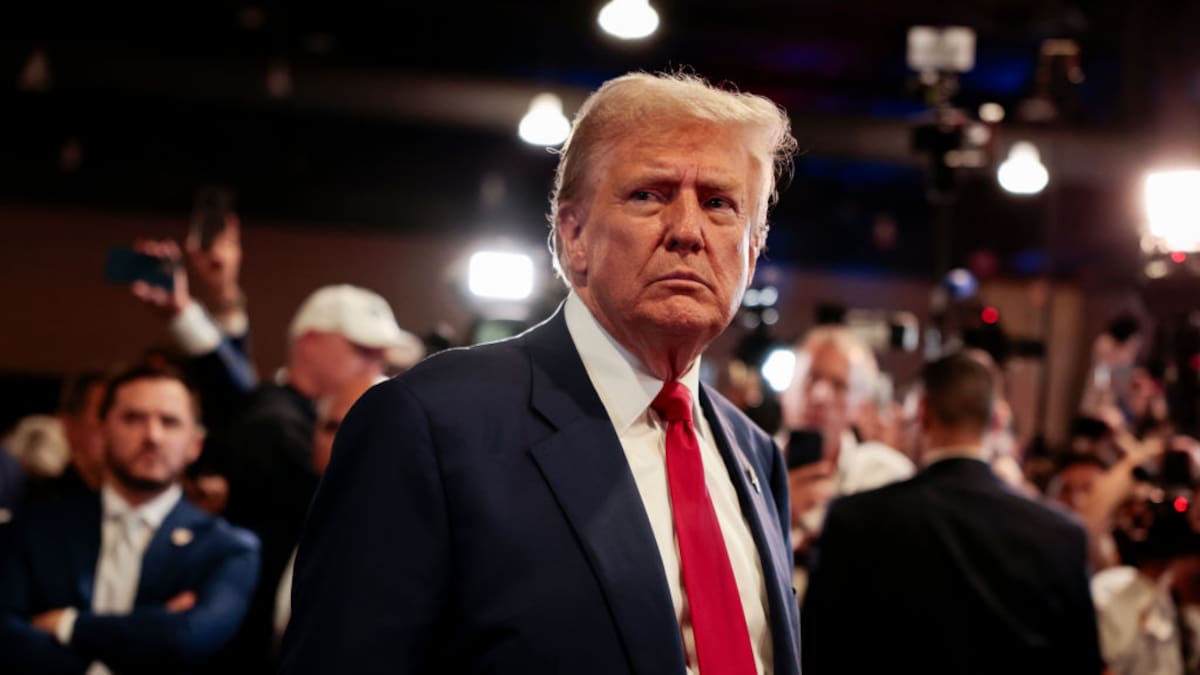 Trump 'safe' following gunshots in his vicinity, says campaign Trump 'safe' following gunshots in his vicinity, says campaign