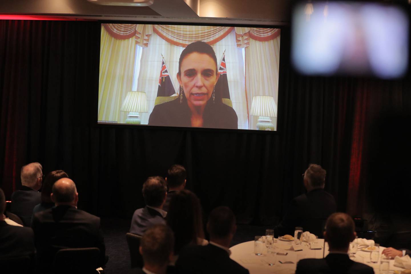 总理 Jacinda Ardern 通过 Zoom 在今天的 Business NZ 聚会上发表讲话。 照片/迈克尔·克雷格