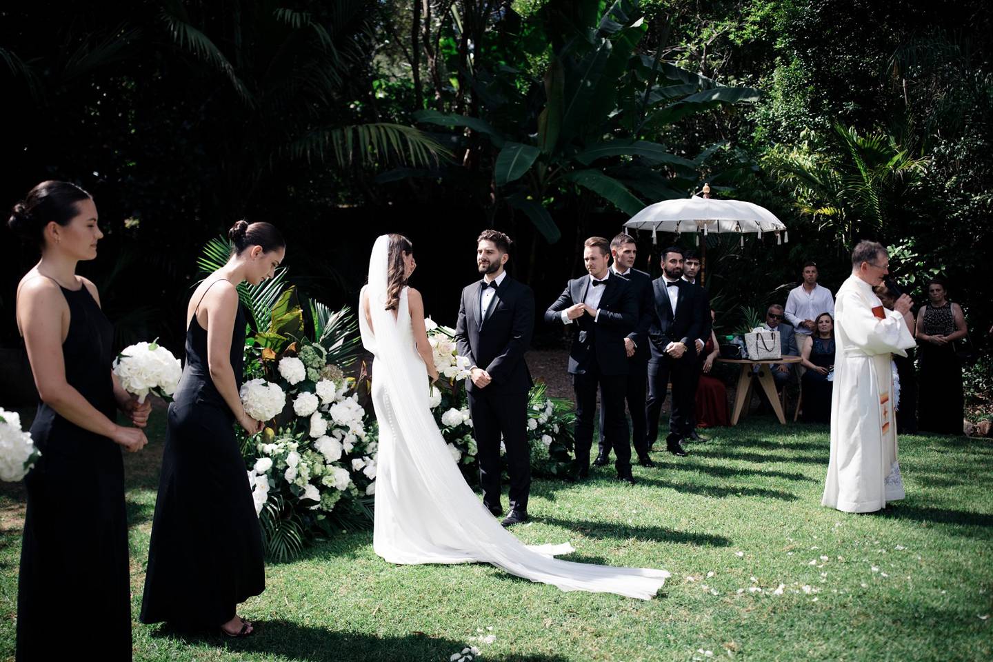Real Weddings: Amanda & Joseph Jajjo At Kauri Springs Lodge, Waiheke ...