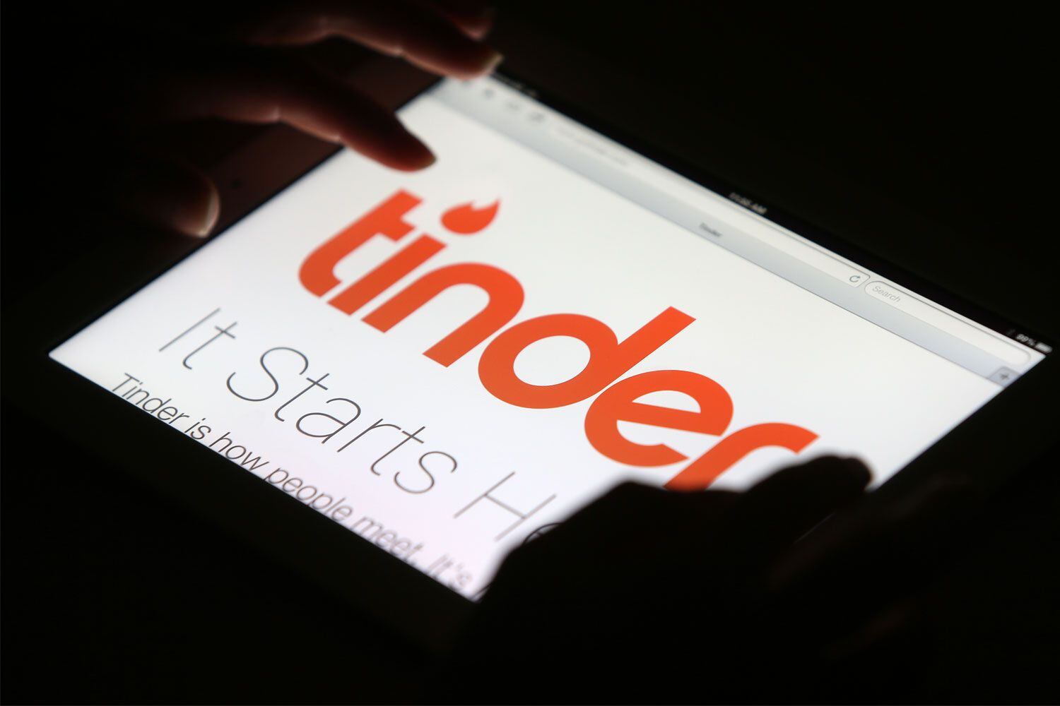 Tinder swindler: Man poses as attractive blonde woman, convinces cop to  hand over patrol car - NZ Herald