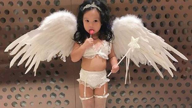 Outrage At Mum Who Dressed Toddler As Victoria S Secret Model Nz Herald