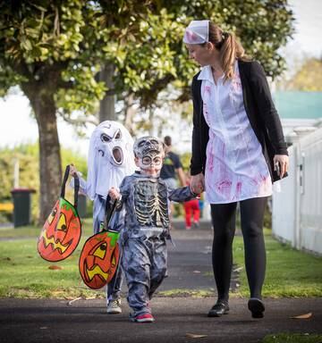 Halloween Kiwi Mums On The Etiquette Of Trick Or Treating Nz Herald