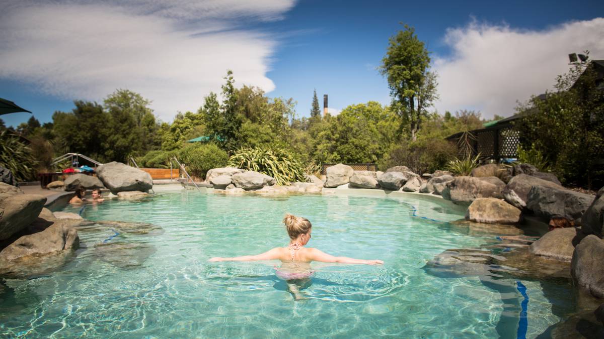 Kolam air panas Canterbury memerlukan bukti vaksinasi untuk orang yang mandi