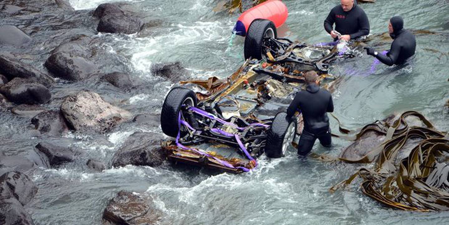 John Beckenridge 的汽车被发现在 Curio Bay 附近 88 米高的悬崖底部。 图片/奥塔哥日报