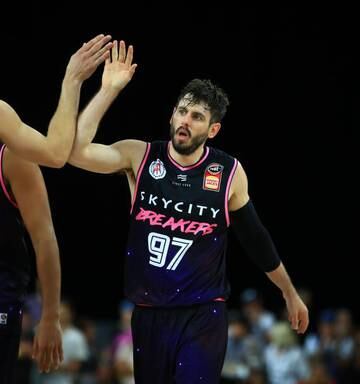 Basketball New Zealand Breakers Dodge A Bullet With Impressive