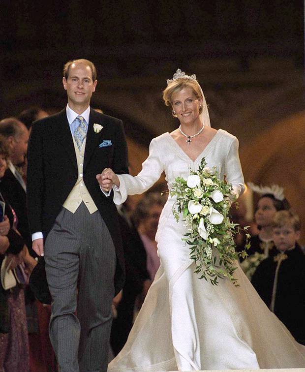 Prince Edward and Sophie Rhys-Jones leave the chapel after their wedding in 1999. Photo / Getty Images