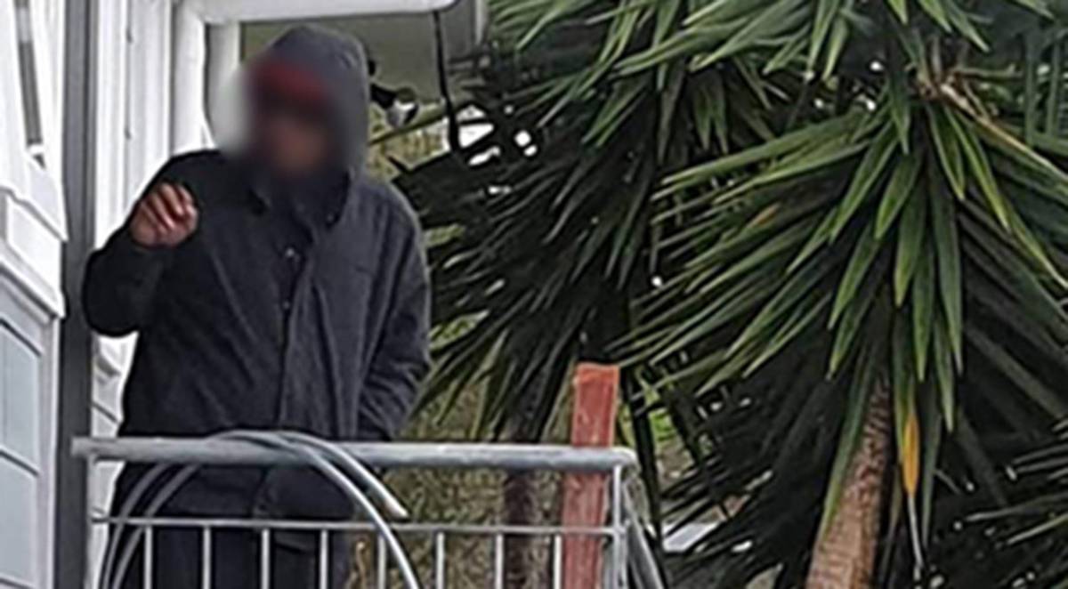 Sinister Doorknocks Caught On Camera In Broad Daylight Nz Herald