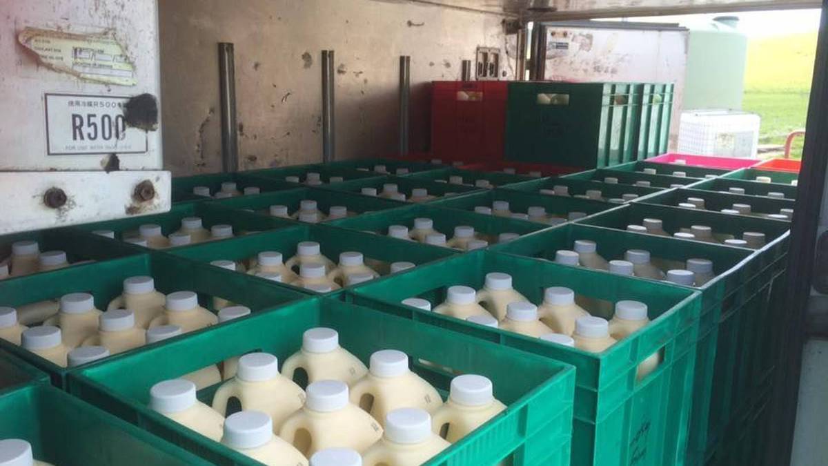 Naloty na surowe mleko: największy dostawca w kraju ukarany grzywną