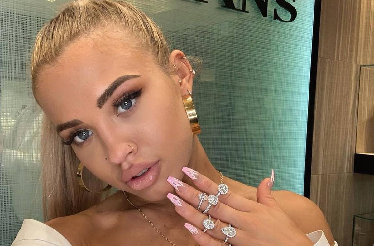 Influencer Tammy Hembrow Admits To Using Photoshop To Edit Instagram Photos Nz Herald