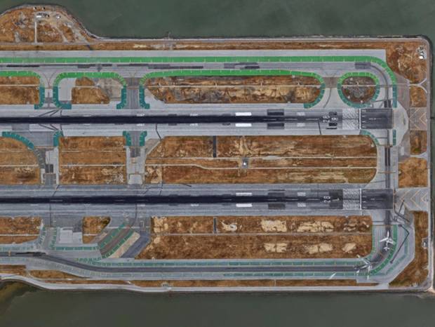 The Air Canada flight lined up for the Taxiway, outlined in green, where four planes were wating for takeoff. Photo / Google 