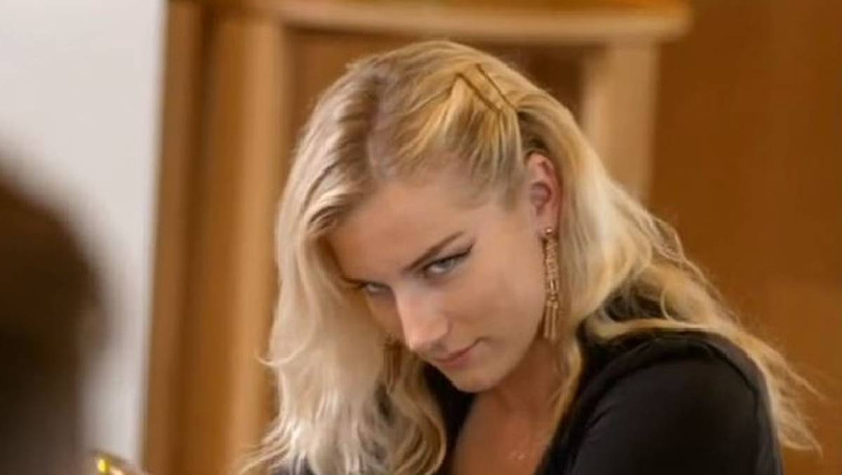 Crazy Ex Girlfriend Crashes Married At First Sight Wedding Nz Herald