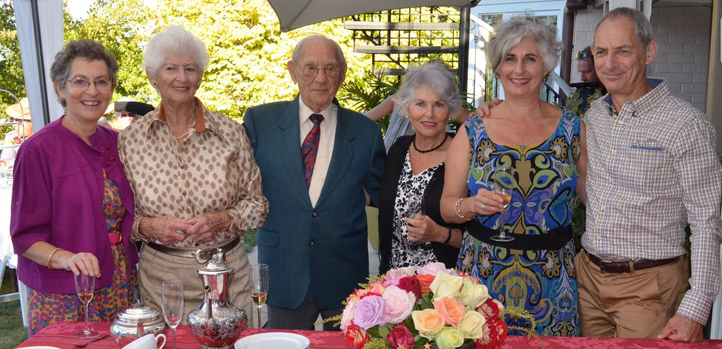 Laurence Reynolds, centre, with his wife Claire Reynolds, second left, and children, from left, Stephanie Markson,  
Linda Skala, Alison Dyson and Roger Reynolds. Photo / Supplied