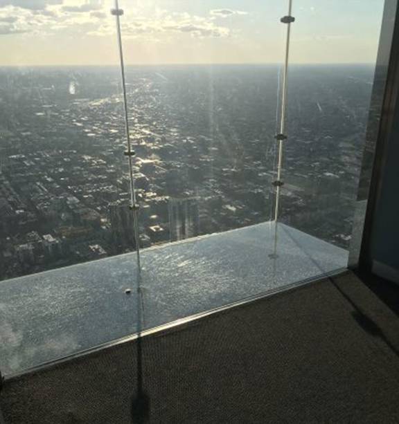 Willis Tower Horror At 412m As Chicago Skydeck S Underfoot Nz Herald